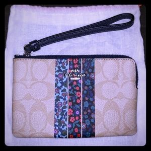 NEW Coach Wristlet Light Khaki Silver Midnight NWT